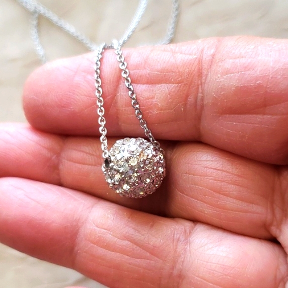 Icing Beautiful Elegant Silver Tone Necklace. - Picture 8 of 10